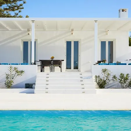 Meltemi On The Outskirts Of Naousa, Paros アベラス