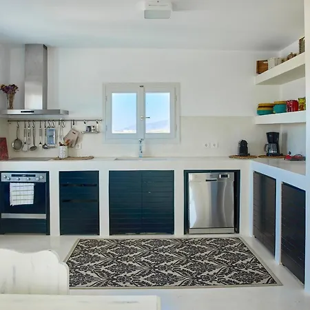 Villa Meltemi On The Outskirts Of Naousa, Paros *