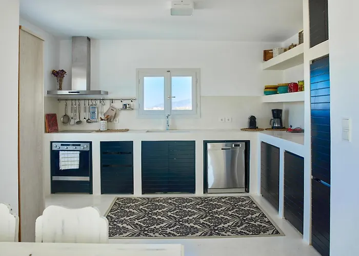 Villa Meltemi On The Outskirts Of Naousa, Paros *